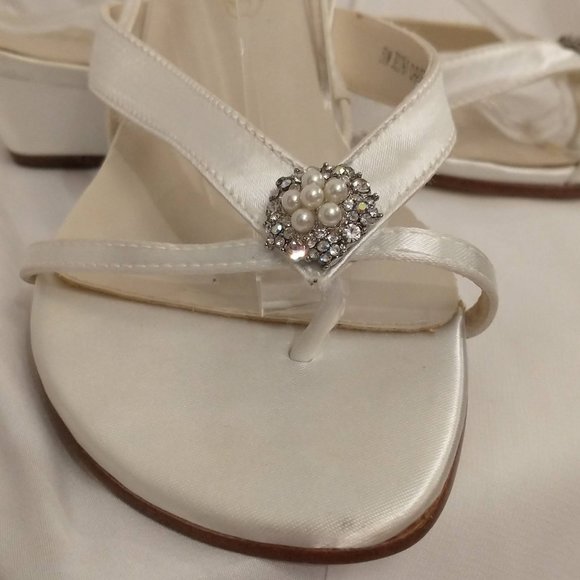 Right on Trend 2025 White Satin sandal with wedge - Picture 6 of 13